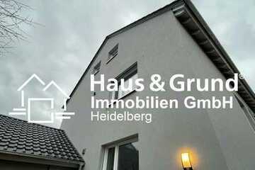 Haus & Grund Immobilien GmbH - sanierte 3-Zimmer Wohnung mit Balkon und Einbauküche im Dachgeschoss