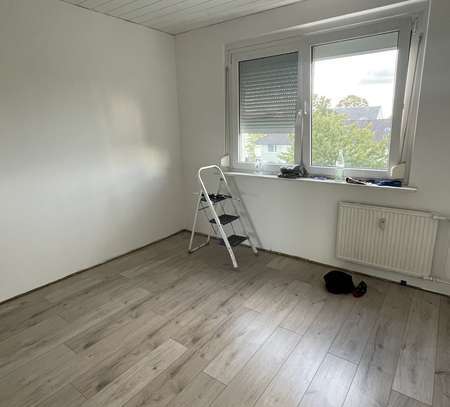 Schöne zentrumsnahe 2-Zimmer-Wohnung mit Balkon und EBK in Coswig