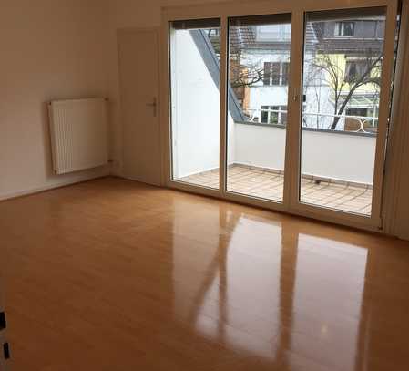 Modernisierte 3-Raum-DG-Wohnung mit Balkon in Düsseldorf