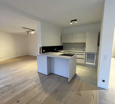 Attraktive 2,5-Zimmer-EG-Wohnung mit lux. Innenausstattung, Terrasse und EBK in Lonnig