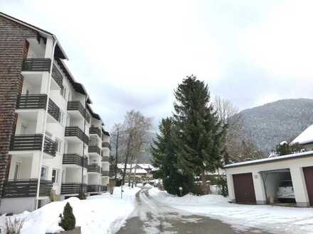 1 Zimmer-Wohnung mit Bergblick in ruhiger und idyllischer Wohnanlage mit Parkgrundstück und Bachlauf