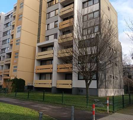 Modernisierte 3-Zimmer-Wohnung mit Balkon in Steinern Straße, Mainz-Kostheim