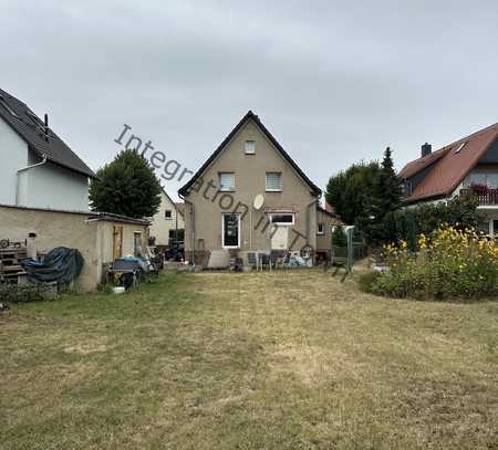 Großes Grundstück (760 m²) mit Einfamilienhaus - zum Zwenkauer See sind es 5 Minuten