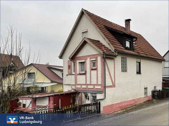 Klein aber mein:
1-Familienhaus m. Garage u. kleinem Garten