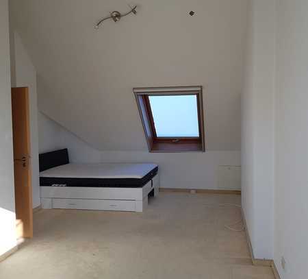 2-Zimmer-Maisonette-Wohnung mit Balkon und EBK in Benningen am Neckar