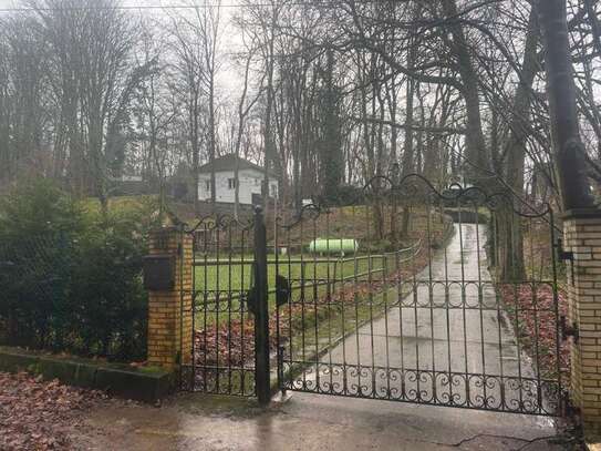 Kleines Landhaus mit Garage im Wald, Düsseldorf-Unterbach