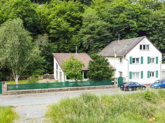 Familienhaus vereint historischen Charme mit modernem Wohnkomfort | Garten | Garage | Feldrandlage