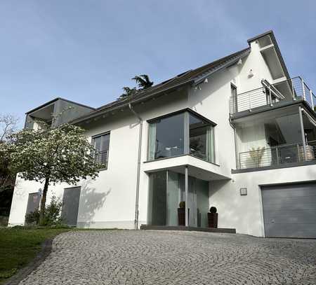 Modernes Einfamilienhaus mit Garten, Garage und Carport in Bensheim-Auerbach