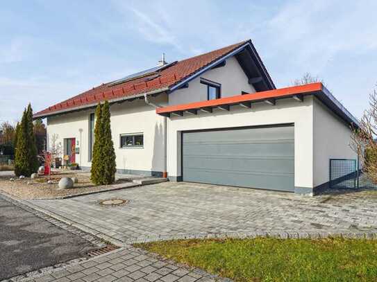 Exklusives Einfamilienhaus mit Pool in ruhiger Ortsrandlage