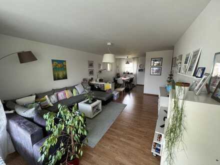 Gepflegte Wohnung mit drei Zimmern sowie Balkon und EBK in Frankfurt am Main