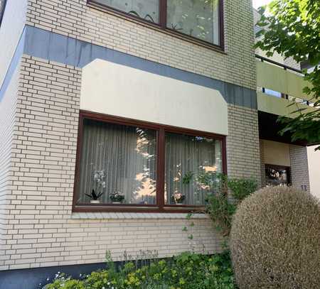Stilvolles, großes und gepflegtes 6-Zimmer-Zweifamilienhaus mit Balkon u. Terrasse in Pinneberg