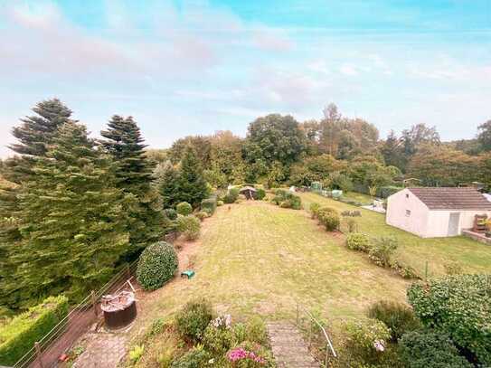 Zweifamilienhaus mit traumhaftem Garten und Weitblick