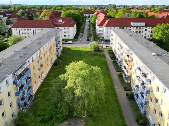 Verkehrsgünstige volleingerichtete 2,5-Zi.-Wohnung mit Balkonblick ins Grüne in Pankownkow