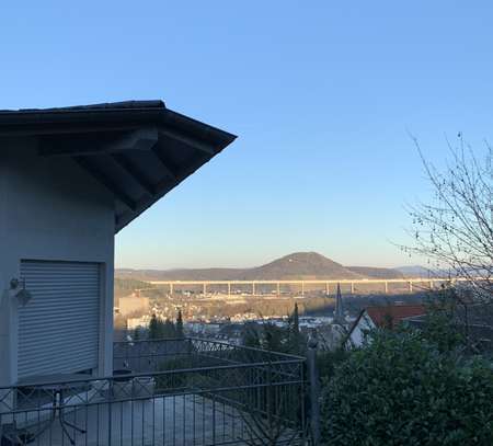 EXKLUSIVE PENTHOUSE WOHNUNG IN SACKGASSE AM WALDRAND MIT AUFZUG & PANORAMABLICK