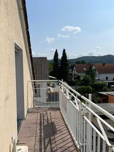                                                               Singlewohnung! Gem&uuml;tliche 2-Zi.-DG Wohnung mit Balkon in gepflegtem 3-FH in Bic&hellip;                                                       in Bickenbach (Darmstadt-Dieburg)