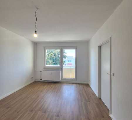 Helle 3-Raumwohnung + Balkon + Wannenbad + Einbauküche als Option!