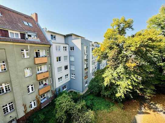 **BEZUGSFREI*Charmante Altbauwohnung nahe dem Bahnhof Südkreuz!