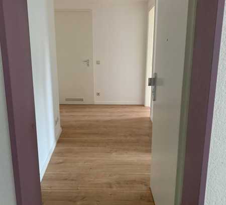 Helle 2-Zimmer-Wohnung in Karlsruhe mit Einbauküche und zwei Balkonen