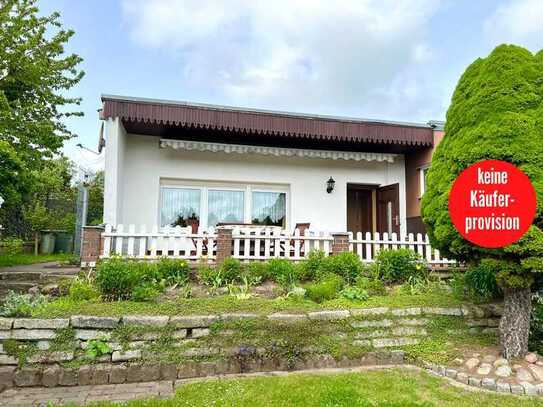 HORN IMMOBILIEN ++ gepflegter Bungalow in ruhiger Lage mit Carport bei Neubrandenburg