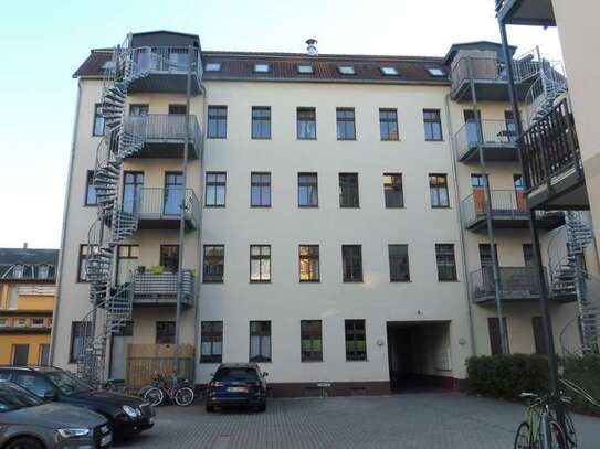 3 Zimmer Wohnung, Balkon, EBK, Stellplatz- WG geeignet