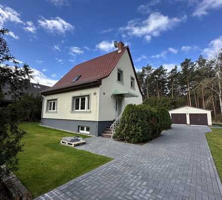 Saniertes Einfamilienhaus mit Wintergarten, Doppelgarage und großem Garten