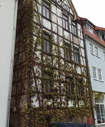 sanierungsbedürftiges Fachwerkhaus in zentraler Lage