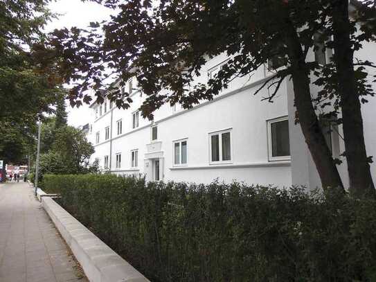 Nimm mich! Sanierte 3- Zimmer- Erdgeschoss- Wohnung mit Balkon, sofort anmietbar!