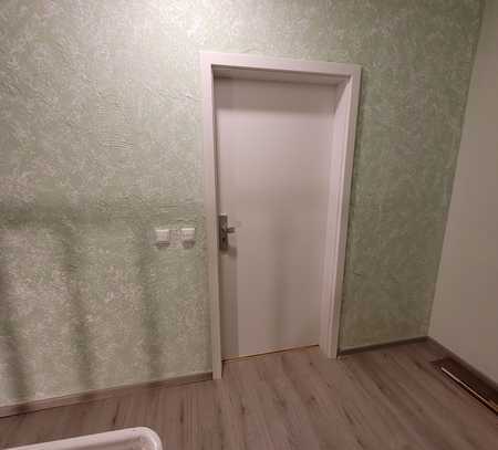 Erstbezug nach Sanierung: preiswerte 4-Zimmer-Wohnung mit EBK in Weida