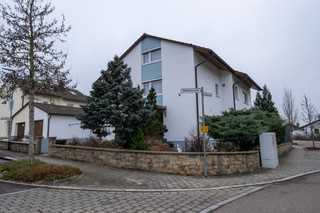 von privat - gepflegtes 2-3 Familienhaus in Vaihingen Enz mit Garten