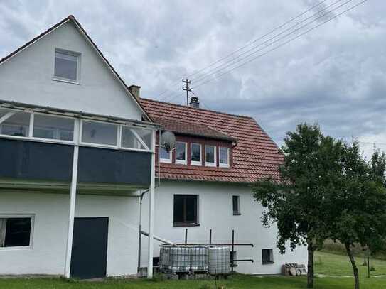 Erstbezug nach Sanierung: Schöne 6-Zimmer-Maisonette-Wohnung in Frankenhardt
