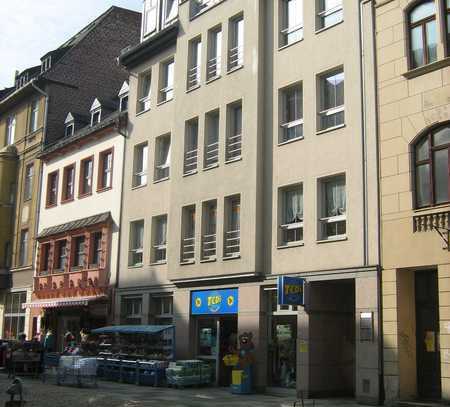 Helle Wohnung mit Balkon direkt am Markt