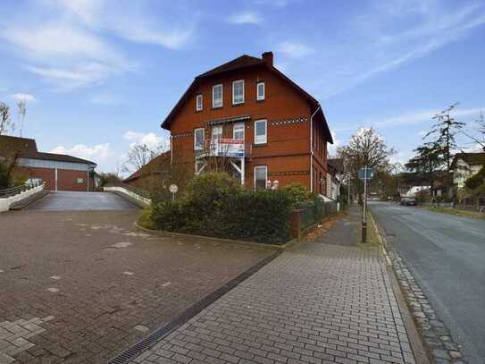 Großes Mehrfamilienhaus in zentraler Lage