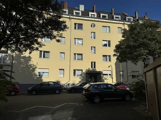 Stilvolle, modernisierte 2-Raum-Hochparterre-Wohnung mit Balkon in Köln Nippes