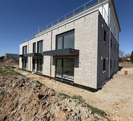 Wohnen mit Komfort: Hochwertige 2-Zimmer-Wohnung mit eigenem Gartenanteil und Terrasse/Balkon