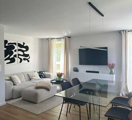 Lichtdurchflutete, moderne 2-Zimmer-Wohnung mit luxuriöser Einrichtung + Balkon und EBK in Uhlbach