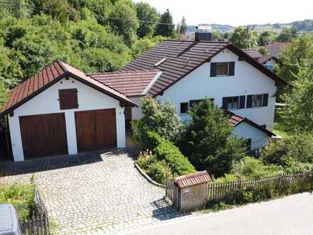 Gartenliebhaber aufgepasst! Einfamilienhaus mit Doppelgarage in ruhiger Lage