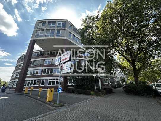 Modernes Bürogebäude mit markanter Architektur in Köln-Braunsfeld