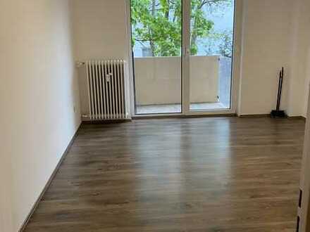 1 Zimmer Wohnung mit Balkon mit Mainblick und neuwertigem Bad