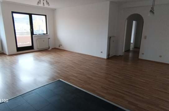 Freundliche und vollst. renovierte 4-Zimmer-Wohnung mit geh. Innenausstattung mit Balkon in Lebach