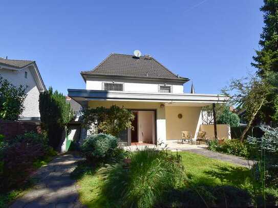 Beste Lage in Bonn-Dottendorf - Villa mit gepflegtem Garten