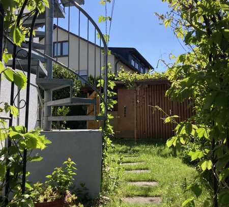 Schönes geräumiges Haus. Viele Zimmer. Solide gebaut. Gute Lage.