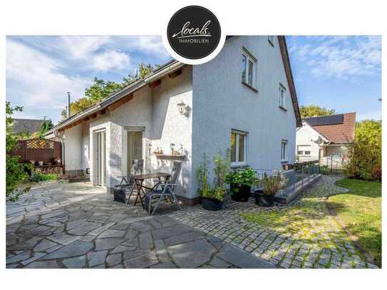 Charmante Doppelhaushälfte mit Garten, Carport und Keller. 250m² Wohn/Nutzfläche, 5-7 Zimmer möglich