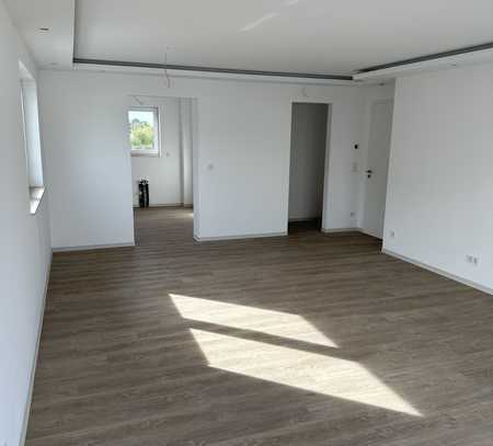 Neubau Erstbezug - Lichtdurchflutete 4 Zimmer Wohnung im 1. OG