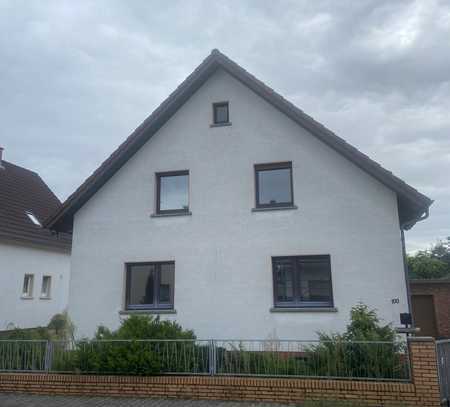 Freistehendes Einfamilienhaus mit Garage