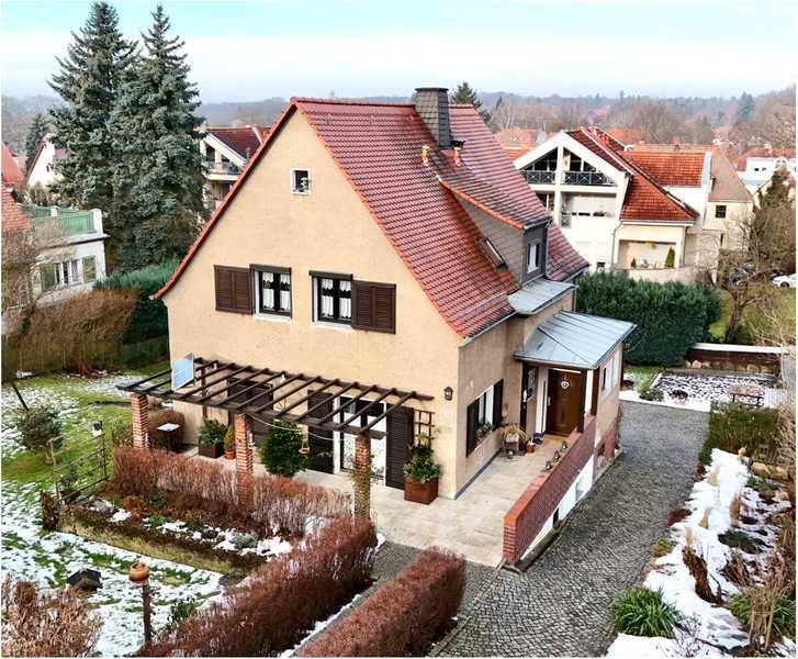 Gepflegtes Einfamilienhaus mit über 1.000 m² Grundstück im begehrten Dresden-Bühlau!
