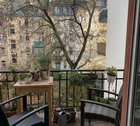 LUXUS 3-ZIMMER-WOHNUNG mit gehobener Innenausstattung mit Balkon und EBK in Frankfurt West