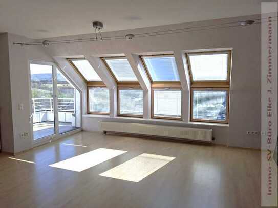 stylische Single - DG-Wohnung mit EBK - sofort frei