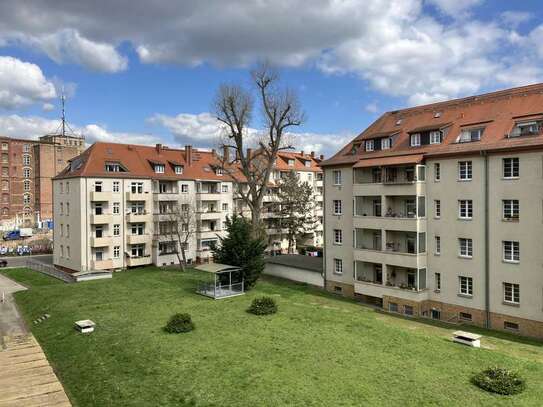 Pauschalmiete: 1-Raum-Appartement in Plagwitz zum Innenhof, mit Balkon und Tageslichtbad