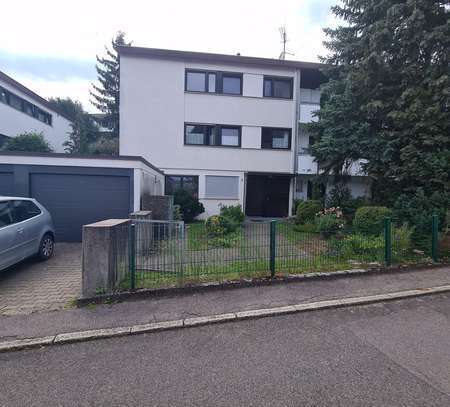 Geschmackvolle Wohnung mit drei Zimmern sowie Balkon und EBK in Esslingen am Neckar