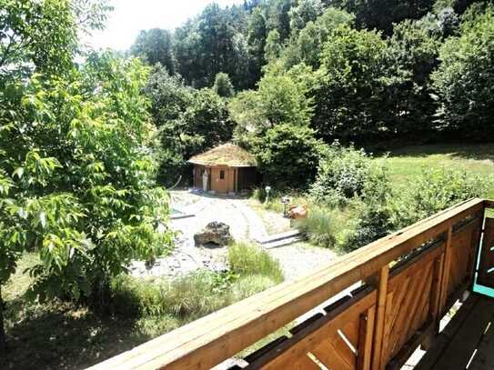 Traumhaftes Dachgeschoss in Landhausvilla, grosszügiger Gartenbereich, beindruckende Aussichtslage